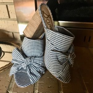 SAM EDELMAN bow heels.  Size 8.5 block heel